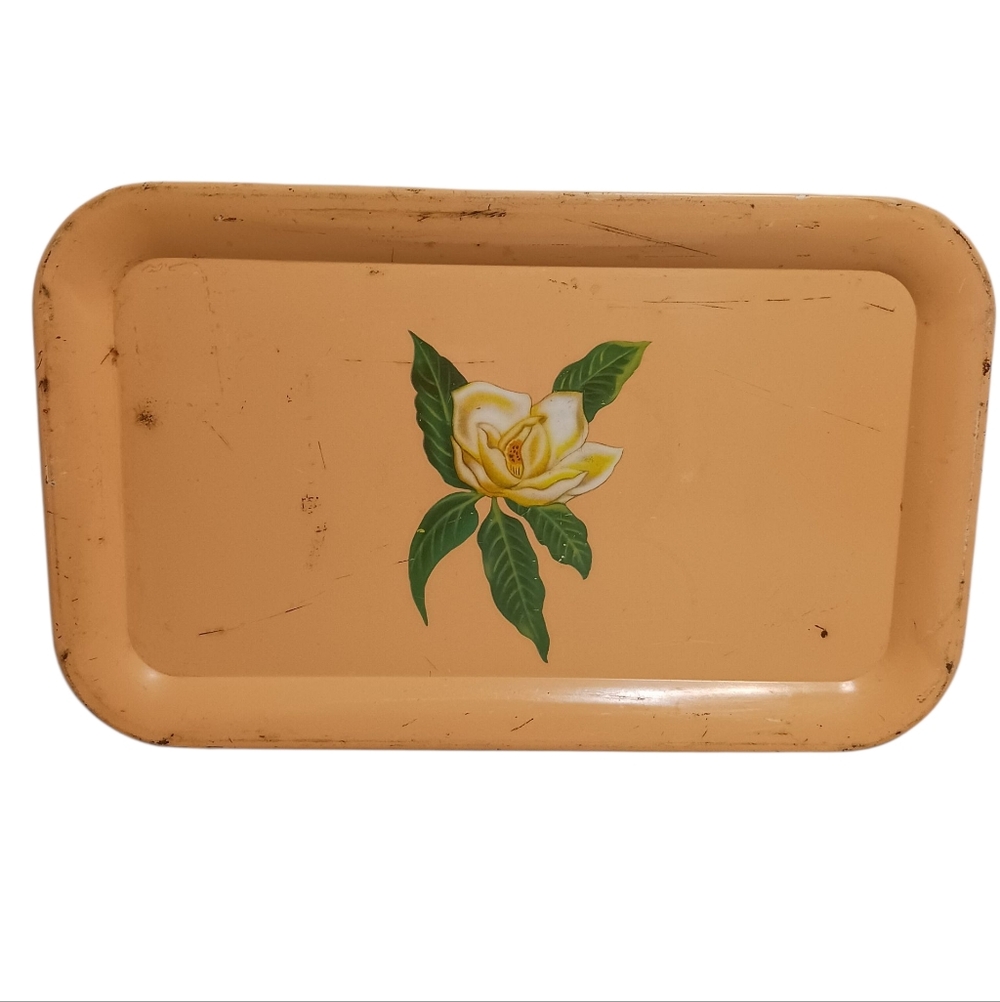 VINTAGE 1960S PEACH MAGNOLIA FLORAL METAL/TIN SERVING TRAY 🧡